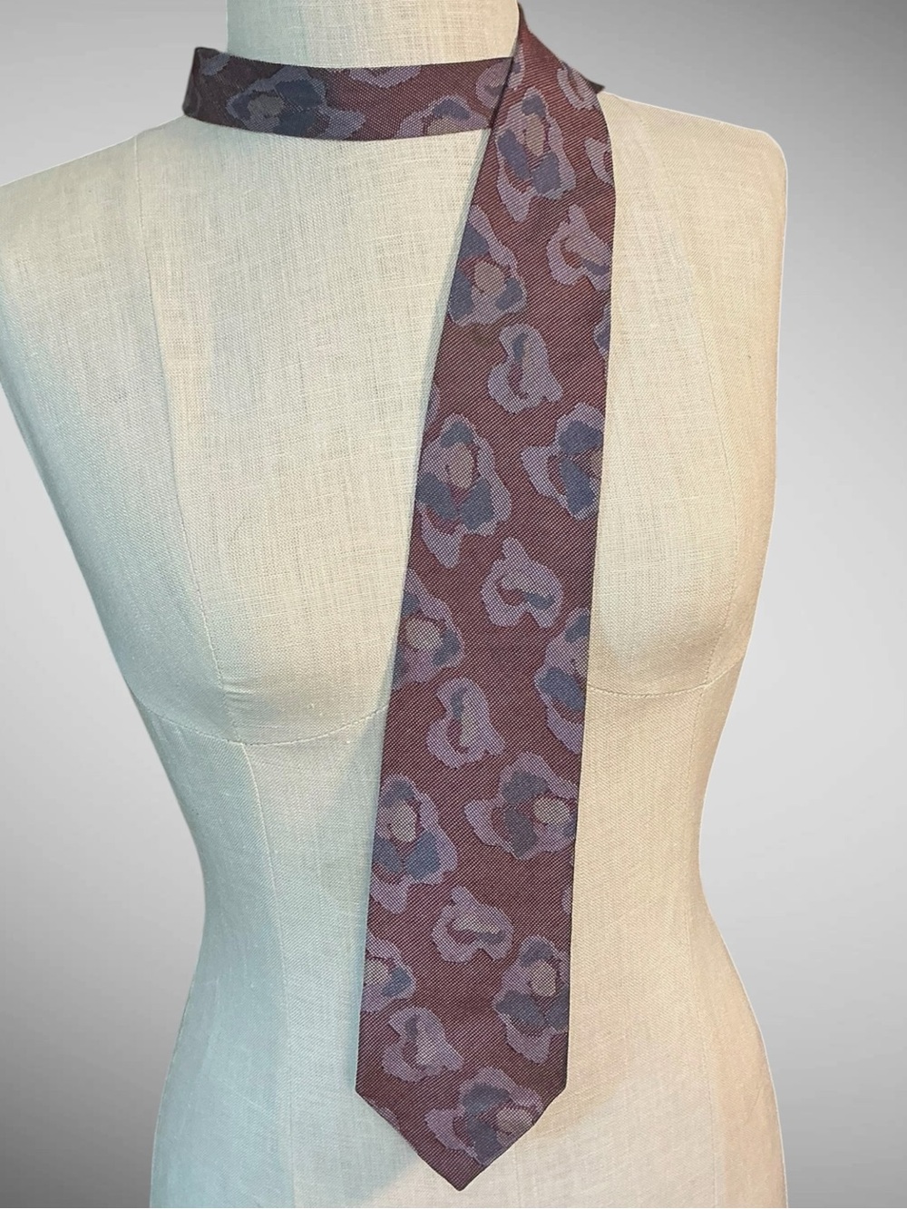 Secours Vintage 100% Silk Floral Necktie Brown Gray 3.25” Classic Tie